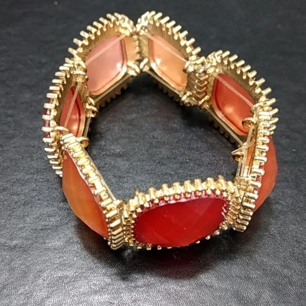 Unbranded gold colored